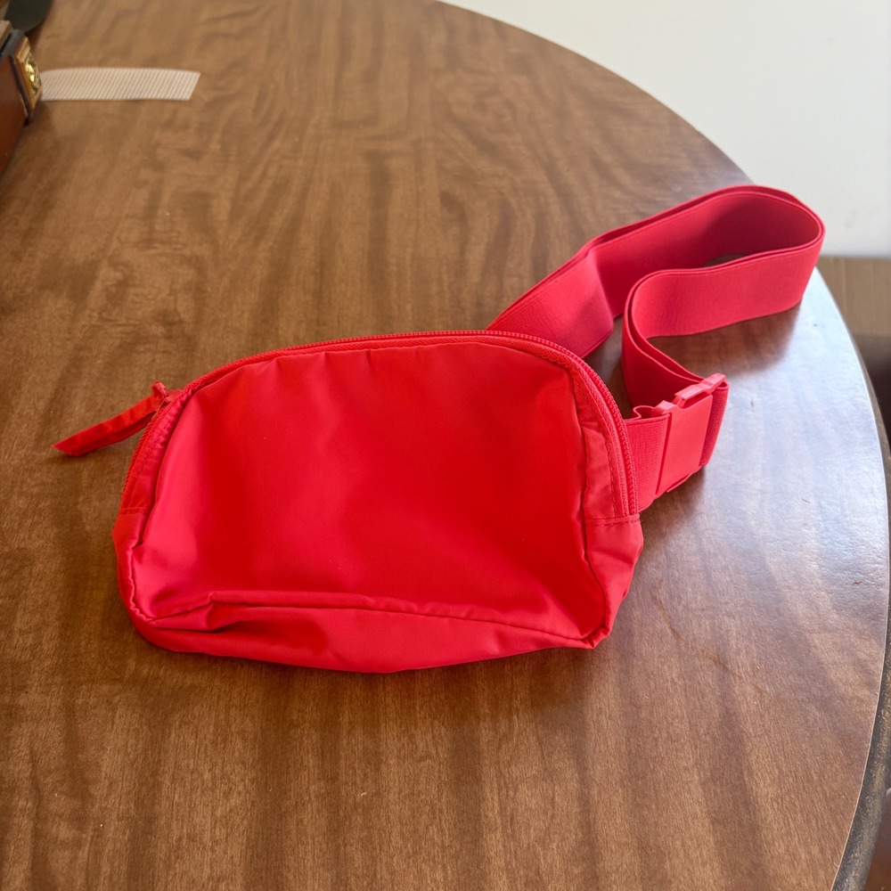Vera Bradley Belt Bag Womens OS Nylon Fanny Pack Crossbody Red Travel Stretch